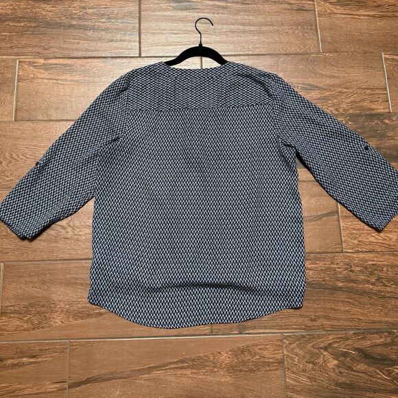 Maurices Blouse Blue White Flowy Surplice Criss Cross V-Neck Top Sz L - Picture 10 of 10